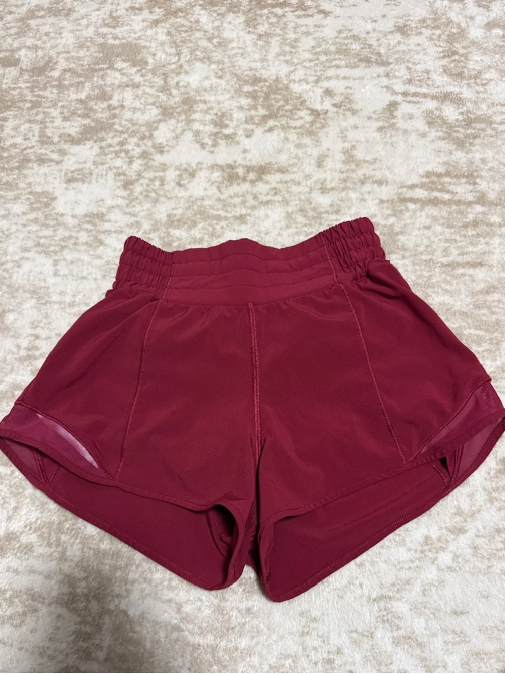 Lululemon Hotty Hot Shorts 2.5” High Rise Burgundy Size 0